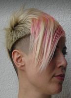 asymetryczne fryzury krótkie - uczesanie damskie z włosów krótkich zdjęcie numer 12A